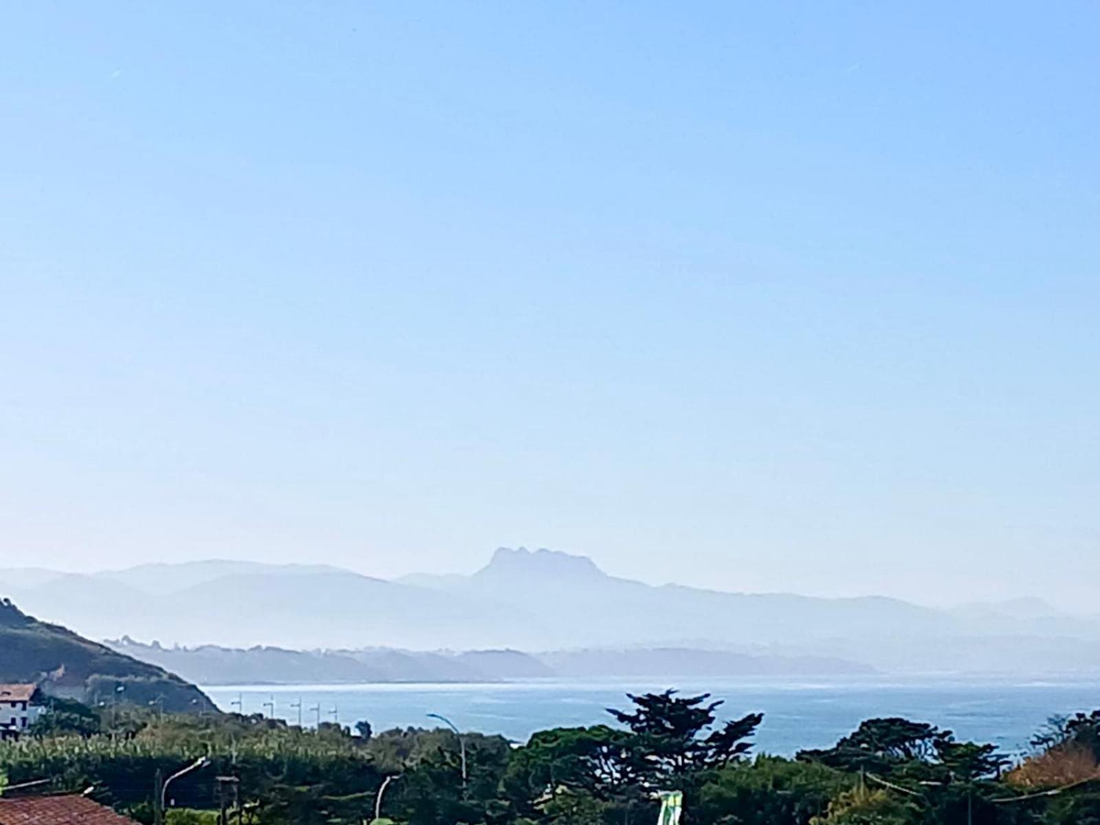 Vue sur mer et plage de Marbella Biarritz Extérieur photo